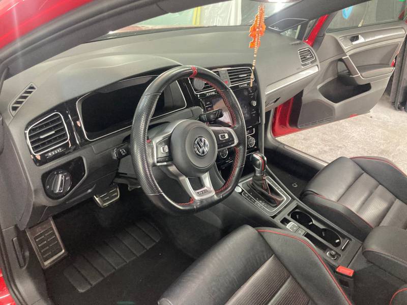 Detailing intérieur et extérieur d'une Golf TCR sur le Pradet